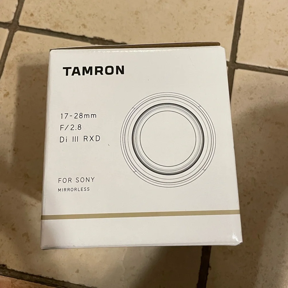 Tamron - 17-28mm f/2.8 DI III
